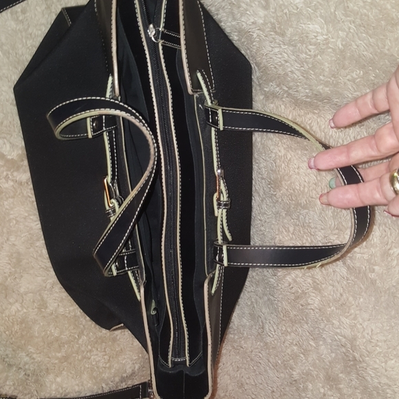 Etienne Aigner Large Purse - Picture 8 of 11